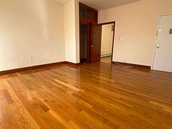 5th image of 22-03 Astoria Blvd #3