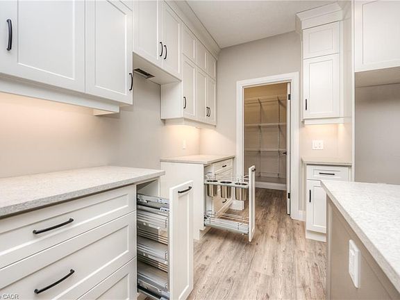 5th image of 67 Weymouth St