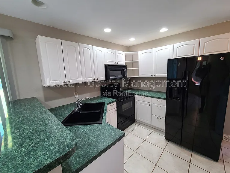3970 Meadowbrook Rd — Photo 4