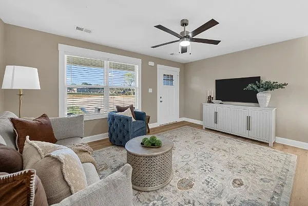 321 Wisteria Ln — Photo 5