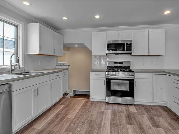3rd image of 191 Cleveland Dr