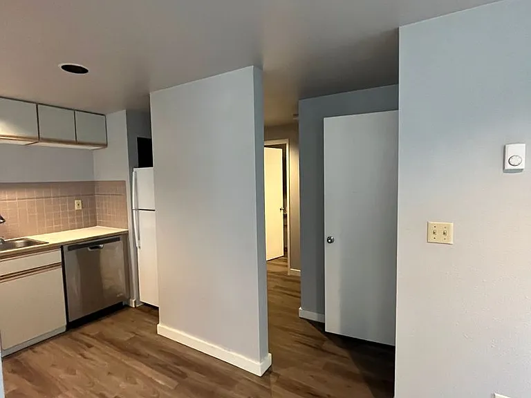 Boston West Apartments — Photo 13
