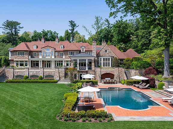 2nd image of 6 Spring Hill Ln