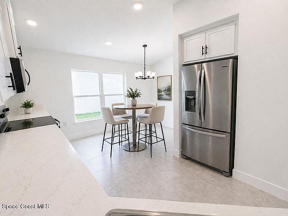 4th image of 580 Durant St
