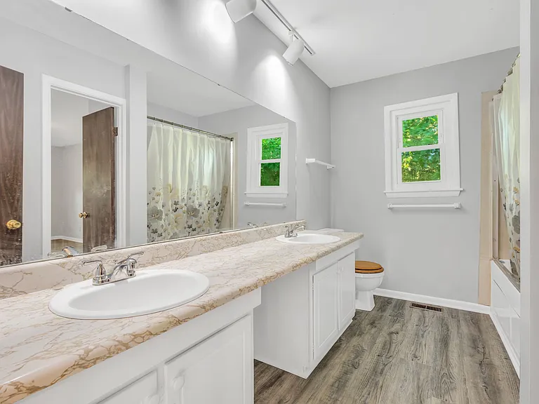 1449 Moores Mnr — Photo 21
