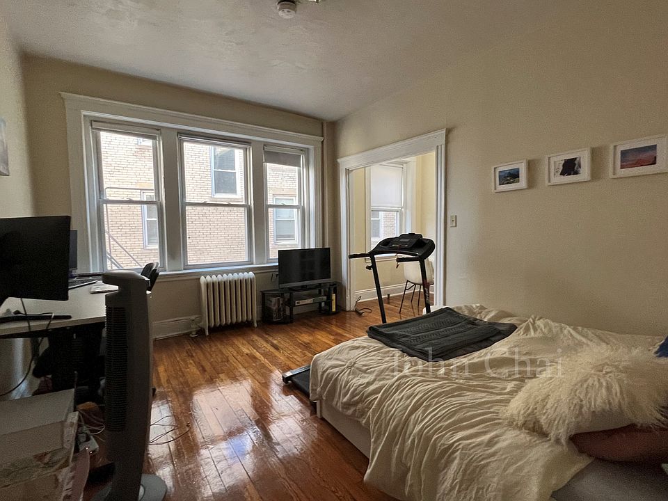 1st image of 225 Kelton St APT 3