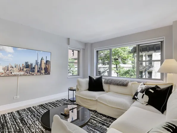 136 East 76th Street 4C image 2 of 10