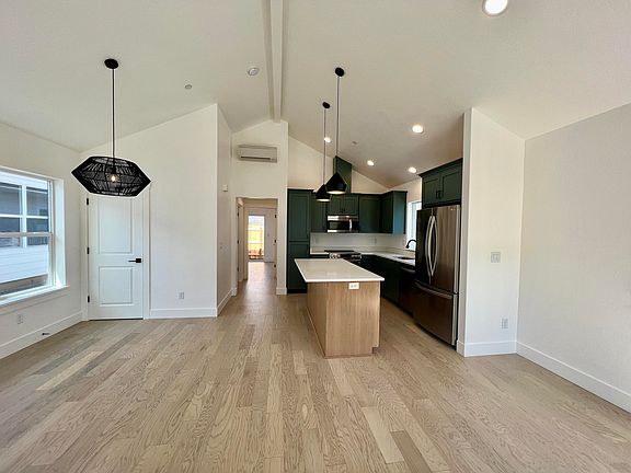 3rd image of 579 Coffee Ln