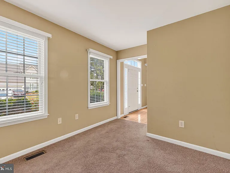 33 Wild Rose Dr — Photo 8