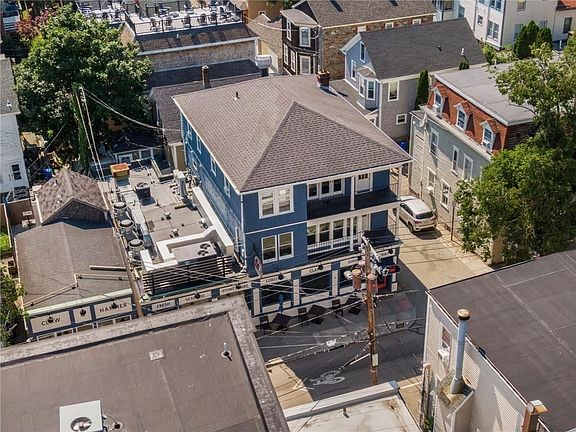 2nd image of 527 Thames St Unit 3