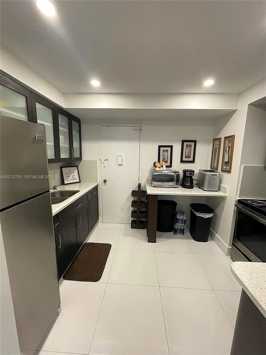 Building Photo - 3505 S Ocean Dr #1111