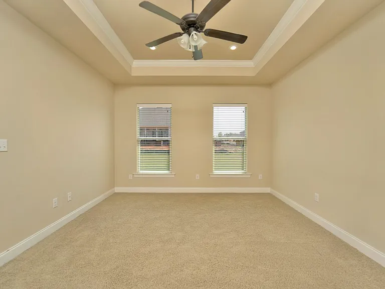 523 Kensley Ave — Photo 23