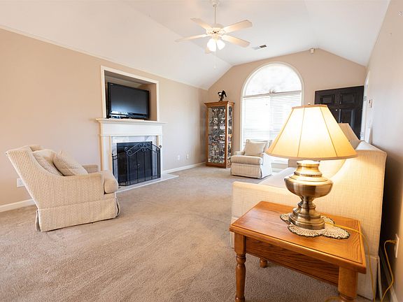 4th image of 257 Village Dr
