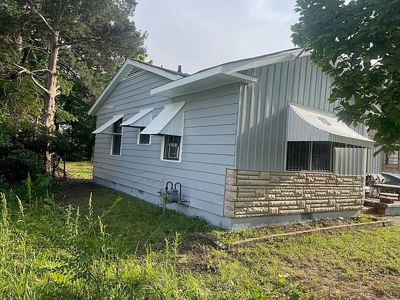 3rd image of 3481 Sharpe Ave