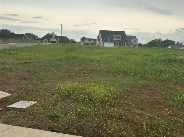 69 Waggoner Ln, Barling, AR 72923