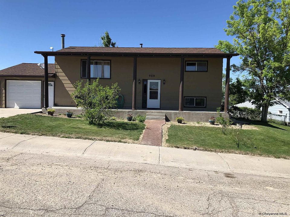 1st image of 958 Willow St