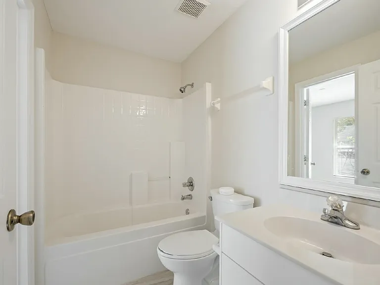 2082 Foxwood Dr — Photo 9