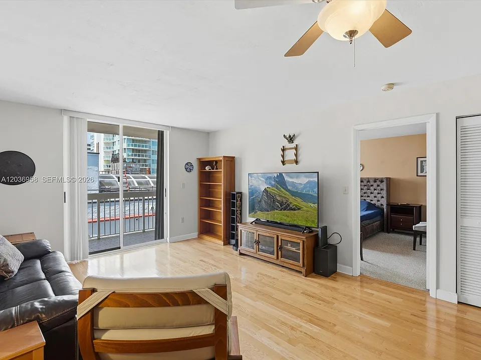 3588 Collins Ave #504