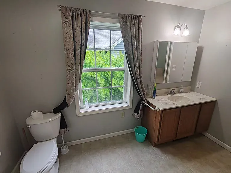 925 Vestal Rd — Photo 15