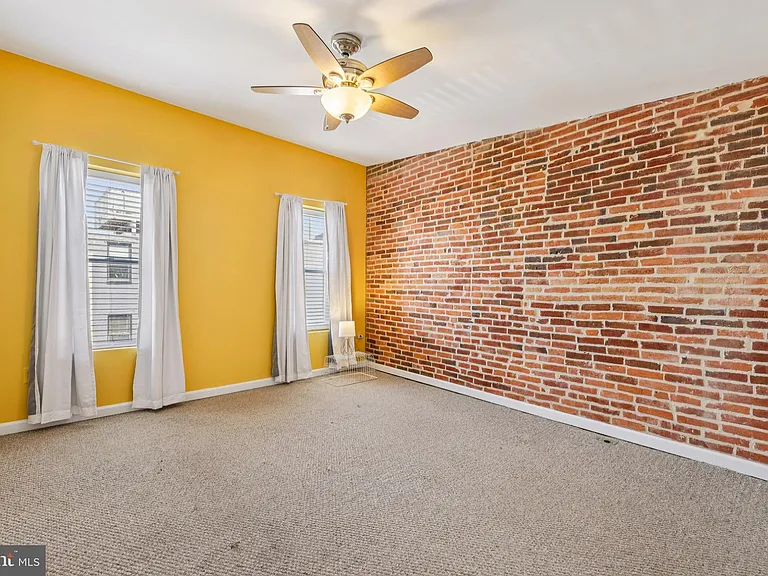 49 E Heath St — Photo 28