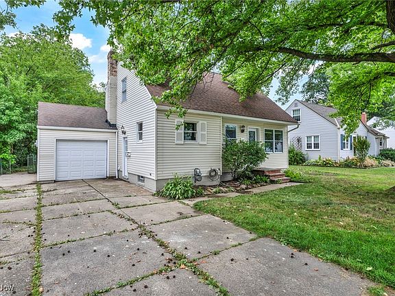 5th image of 165 Parkwood Ave