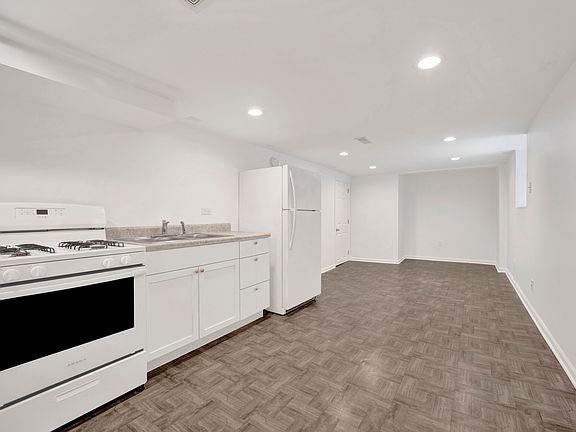 5th image of 5037 W Winona St #G