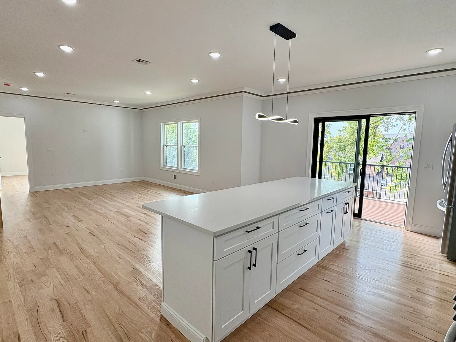 3 bed, $4,000 — Photo 3