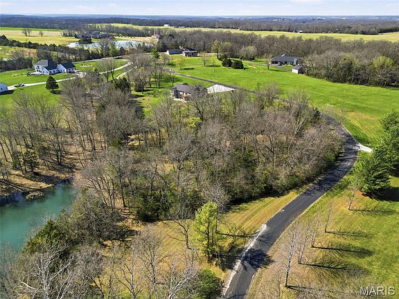 4th image of 66 Abby Kate Ln