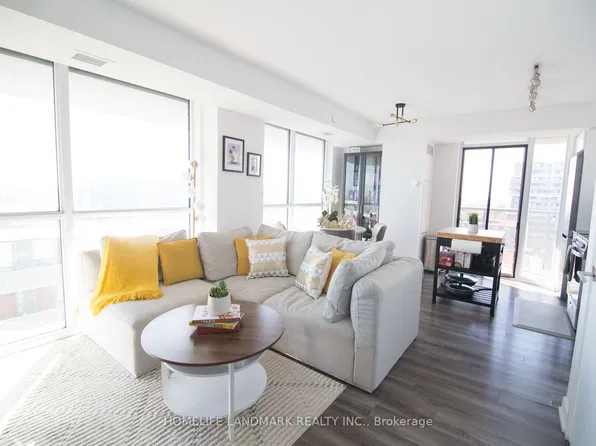 120 Varna Dr #1017, Toronto, ON M6A 2L9