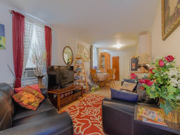 4th image of 33 Watchung Ave