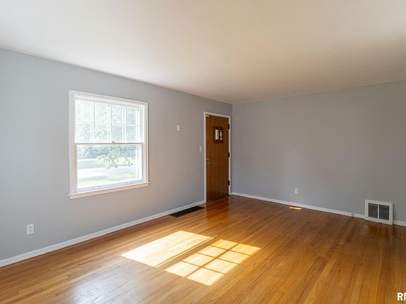 3rd image of 1795 Indiana Dr