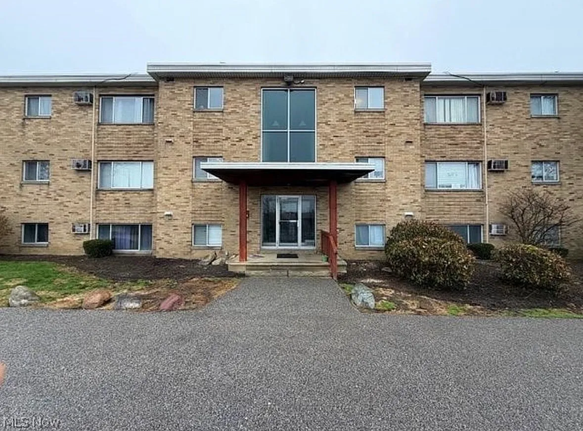 2 bed, 924 sqft, $1,200 — Photo 2