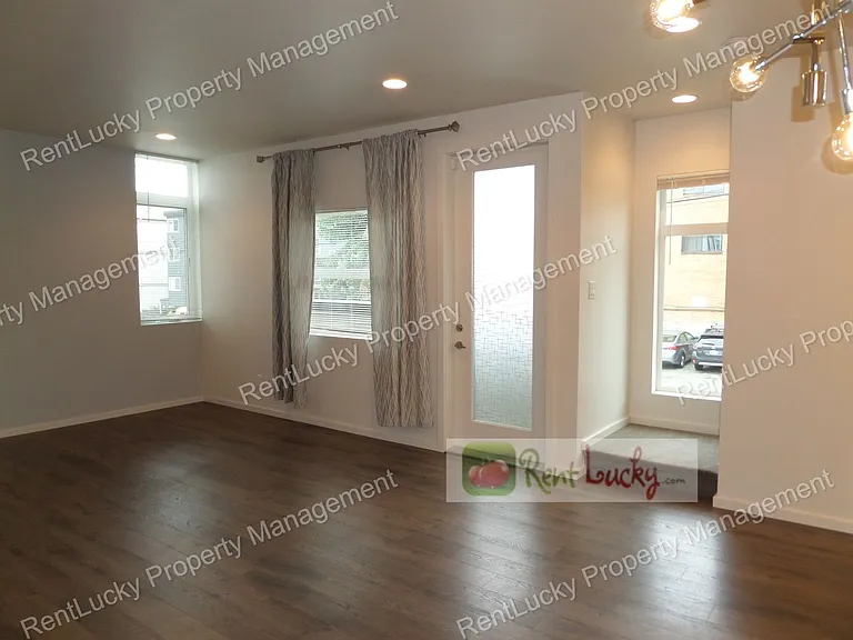 4304 Evanston Ave N — Photo 14