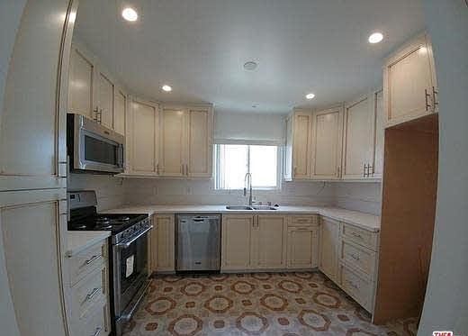 1st image of 922 S Shenandoah St APT 3