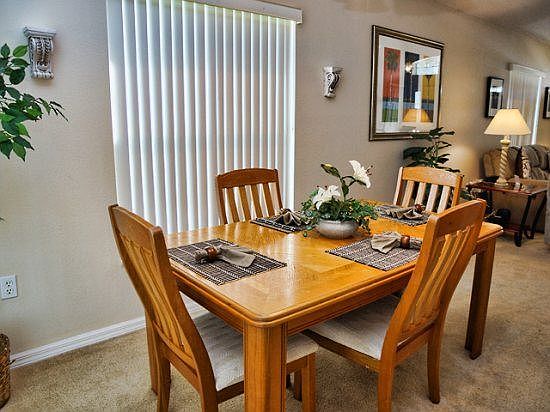 SCZ3P426SC-formal-dining-area