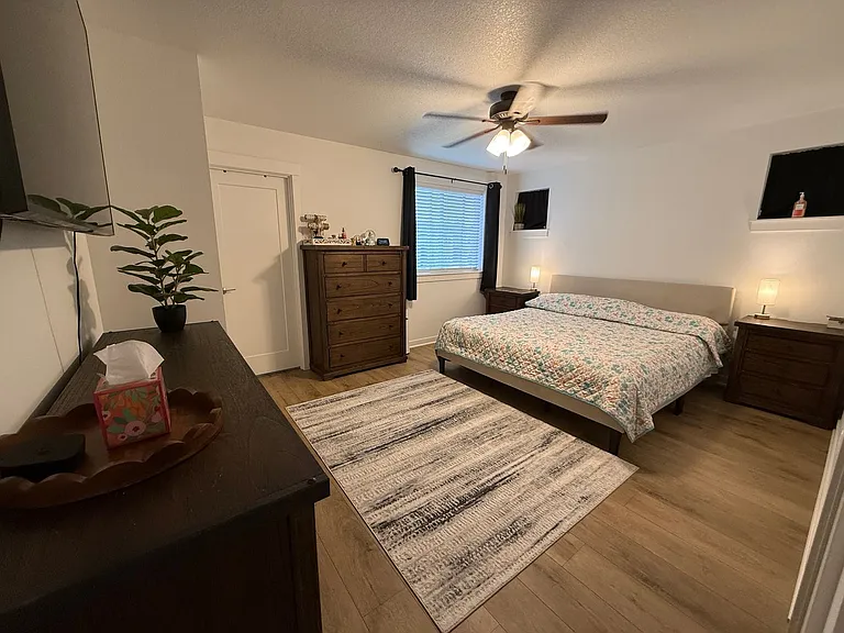 2555 NE Purcell Blvd — Photo 11