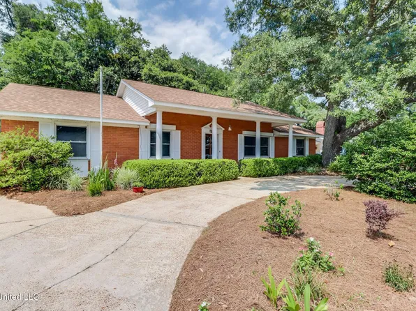 2421 Demaret Dr, Gulfport, MS 39507