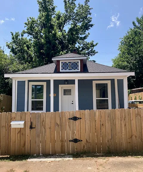1514 W Archer St — Photo 1