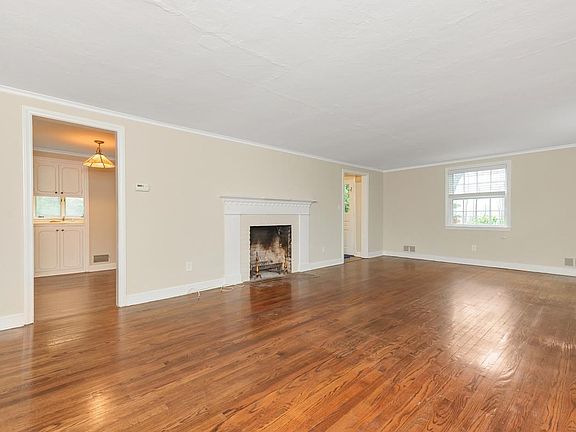 5th image of 187 Hobart Ave