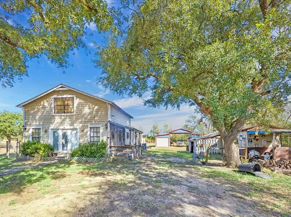 224 Avenue F St, Sealy, TX 77474