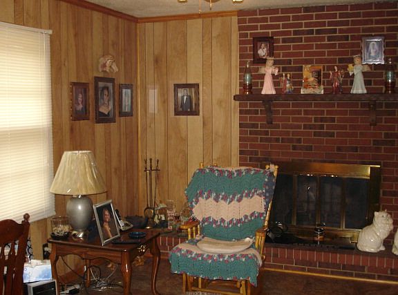 3rd image of 4027 Hillview Cir
