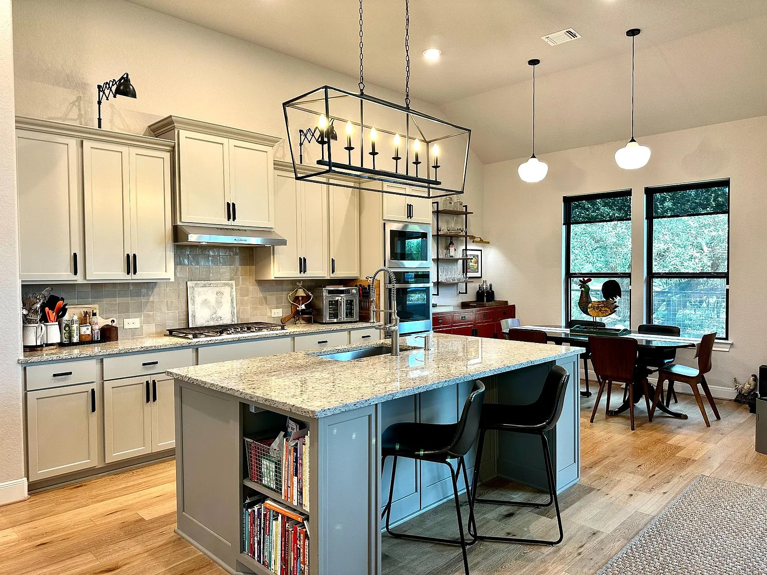 3 bed, 2.5 bath, 2285 sqft, $3,850 — Photo 2