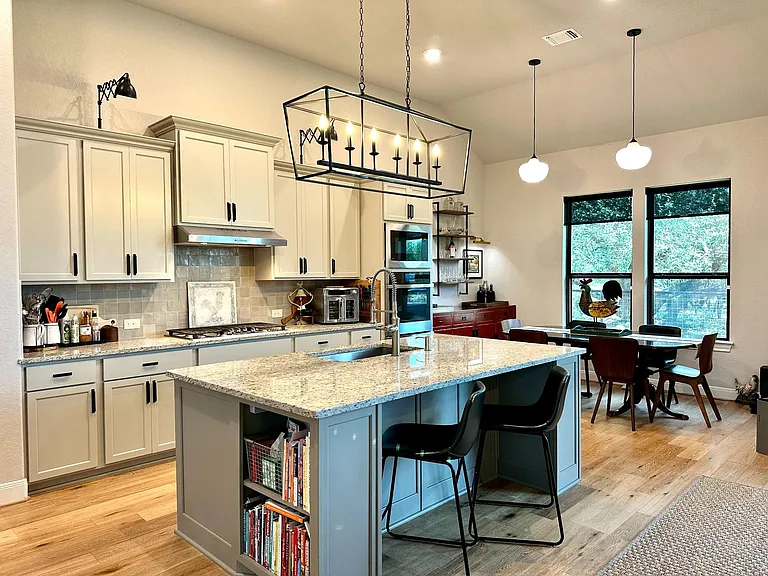 365 Warbler Dr — Photo 2