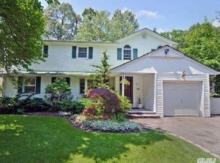 1578 Middle Neck Rd, Port Washington, NY 11050