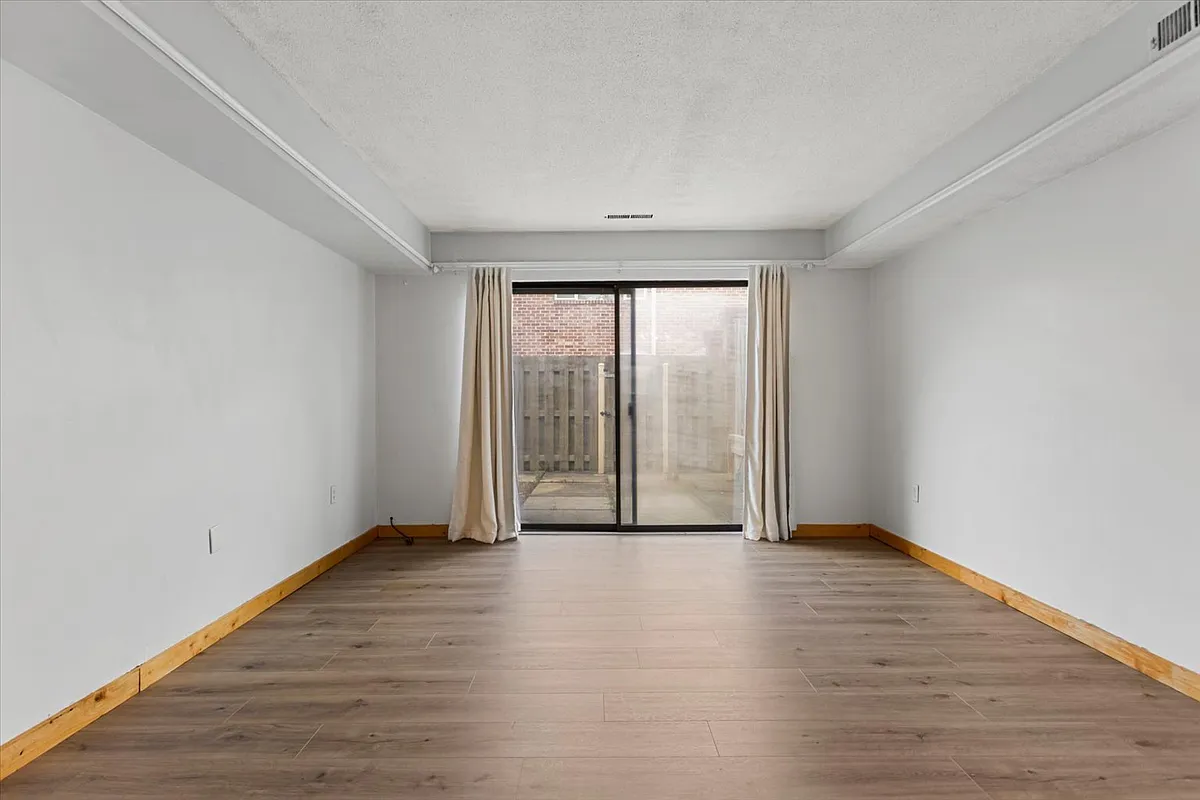 Building Photo - 2530 E North St #3D