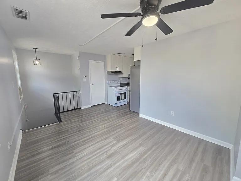 1906 Monongahela Ave #4 — Photo 4