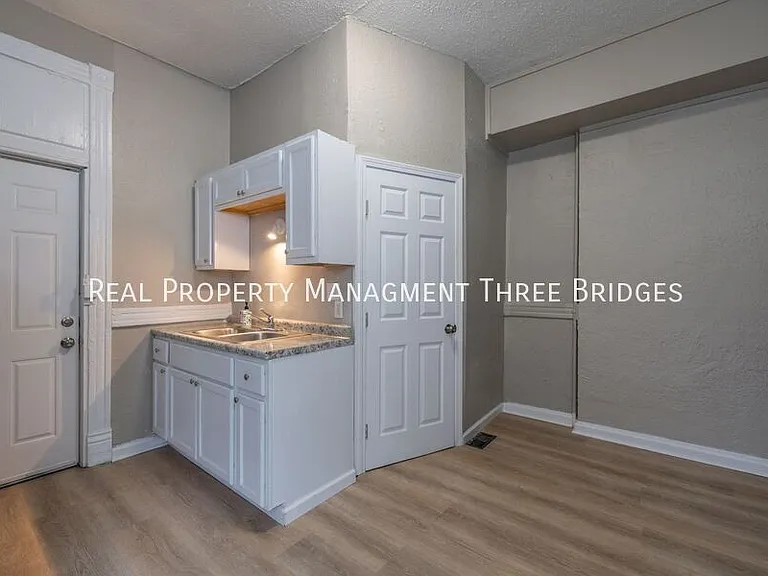 3411 Cherokee St — Photo 4