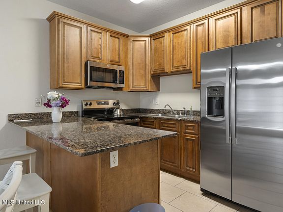 5th image of 1121 Century Oaks Dr #C