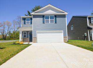 25 Caroline Valley Ln, Hendersonville, NC 28792