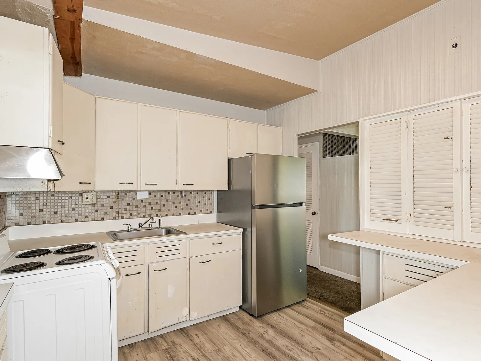 3 bed, 1.0 bath, 1426 sqft, $1,375 — Photo 3